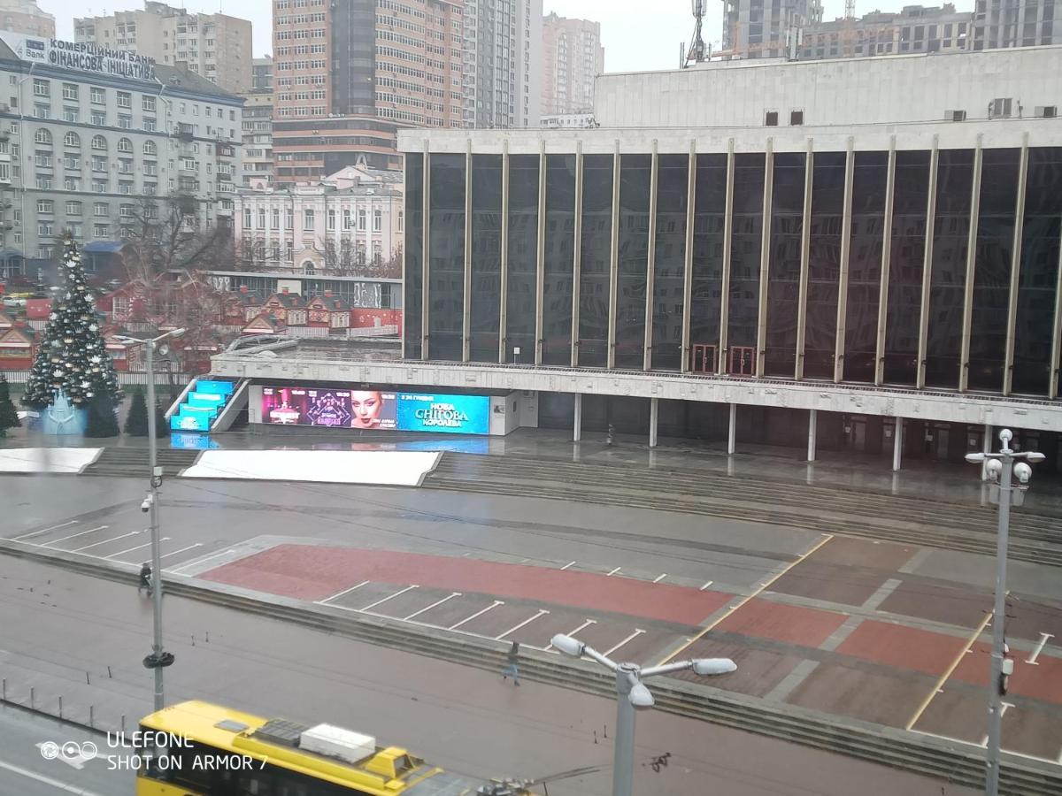 Двухкомнатная квартира с видом на Дворец Украина Київ Екстер'єр фото